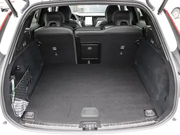 VOLVO XC60 Plus Dark Recharge Plug-In Hybrid AWD T8 Tw