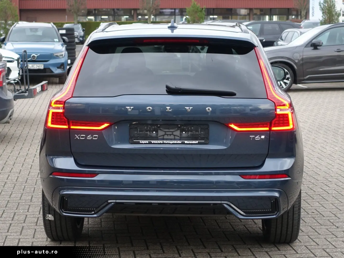 VOLVO XC60 Plus Dark T6 AWD Plug-in Alarm 360  Pano