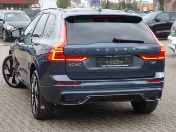 VOLVO XC60 Plus Dark T6 AWD Plug-in Alarm 360  Pano