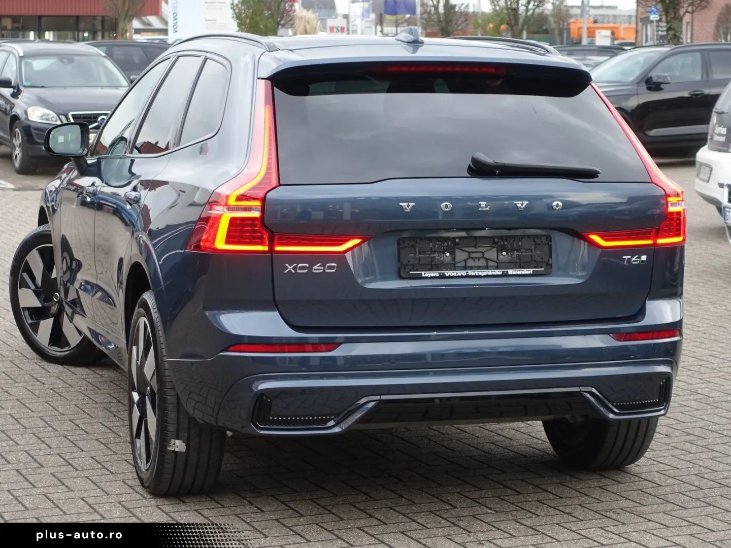 VOLVO XC60 Plus Dark T6 AWD Plug-in Alarm 360  Pano