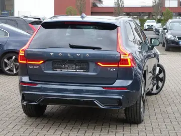 VOLVO XC60 Plus Dark T6 AWD Plug-in Alarm 360  Pano