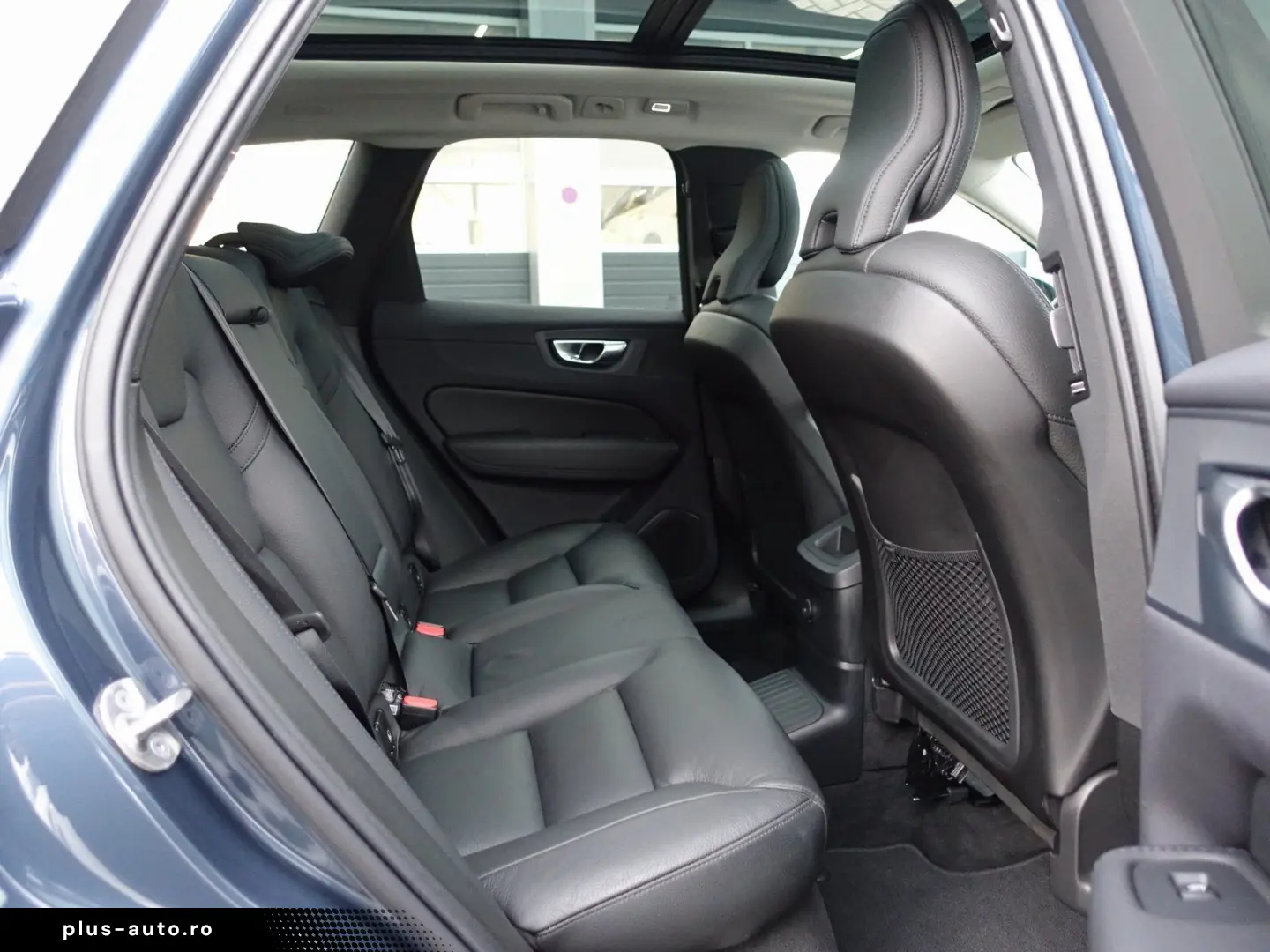 VOLVO XC60 Plus Dark T6 AWD Plug-in Alarm 360  Pano