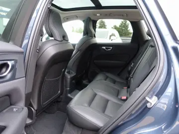 VOLVO XC60 Plus Dark T6 AWD Plug-in Alarm 360  Pano