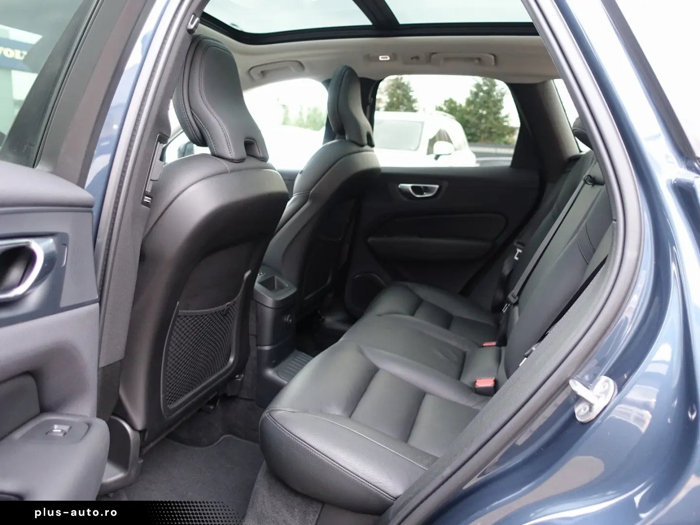 VOLVO XC60 Plus Dark T6 AWD Plug-in Alarm 360  Pano