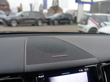 VOLVO XC60 Plus Dark T6 AWD Plug-in Alarm 360  Pano