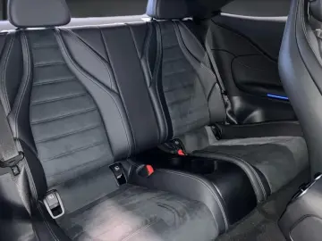 MERCEDES-BENZ CLE 300 e AMG NIGHT DiG L DISTR AMBIE MEM PANO