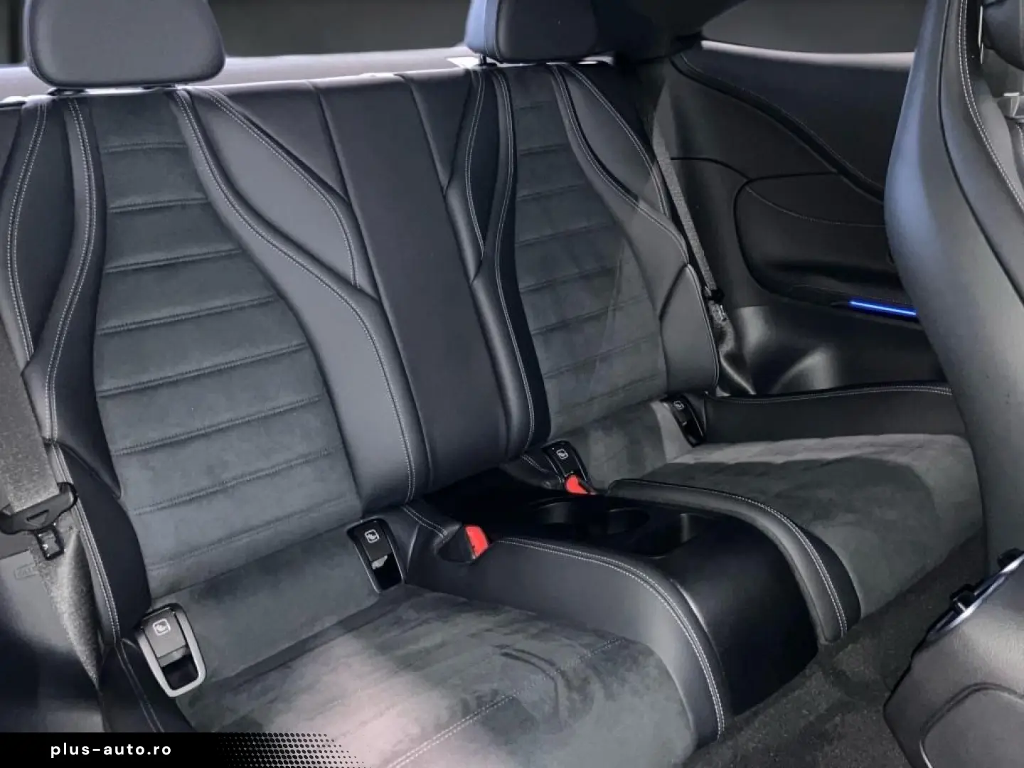 MERCEDES-BENZ CLE 300 e AMG NIGHT DiG L DISTR AMBIE MEM PANO