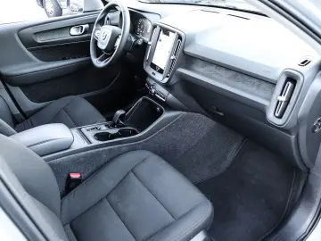 VOLVO XC40 Essential 2WD