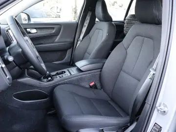 VOLVO XC40 Essential 2WD