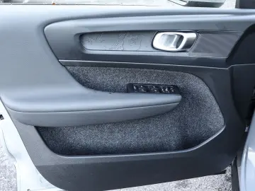 VOLVO XC40 Essential 2WD