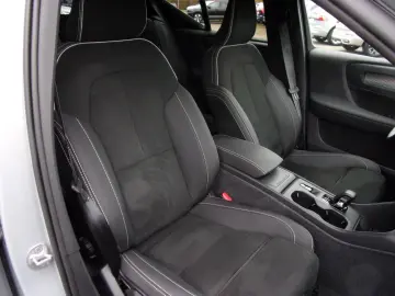 VOLVO XC 40 T2 Core 2WD