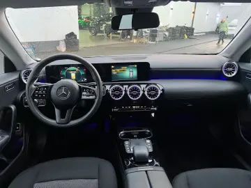 MERCEDES-BENZ CLA 180  Ambiente-B Navi Digitaler Tacho MBUX