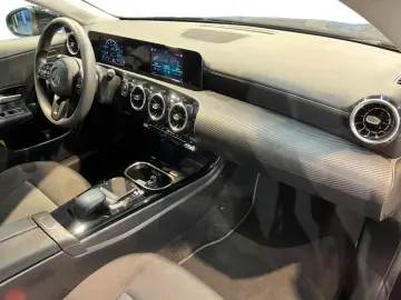 MERCEDES-BENZ CLA 180 d Coupe MBUX LED Navi AUT PTS SHZ