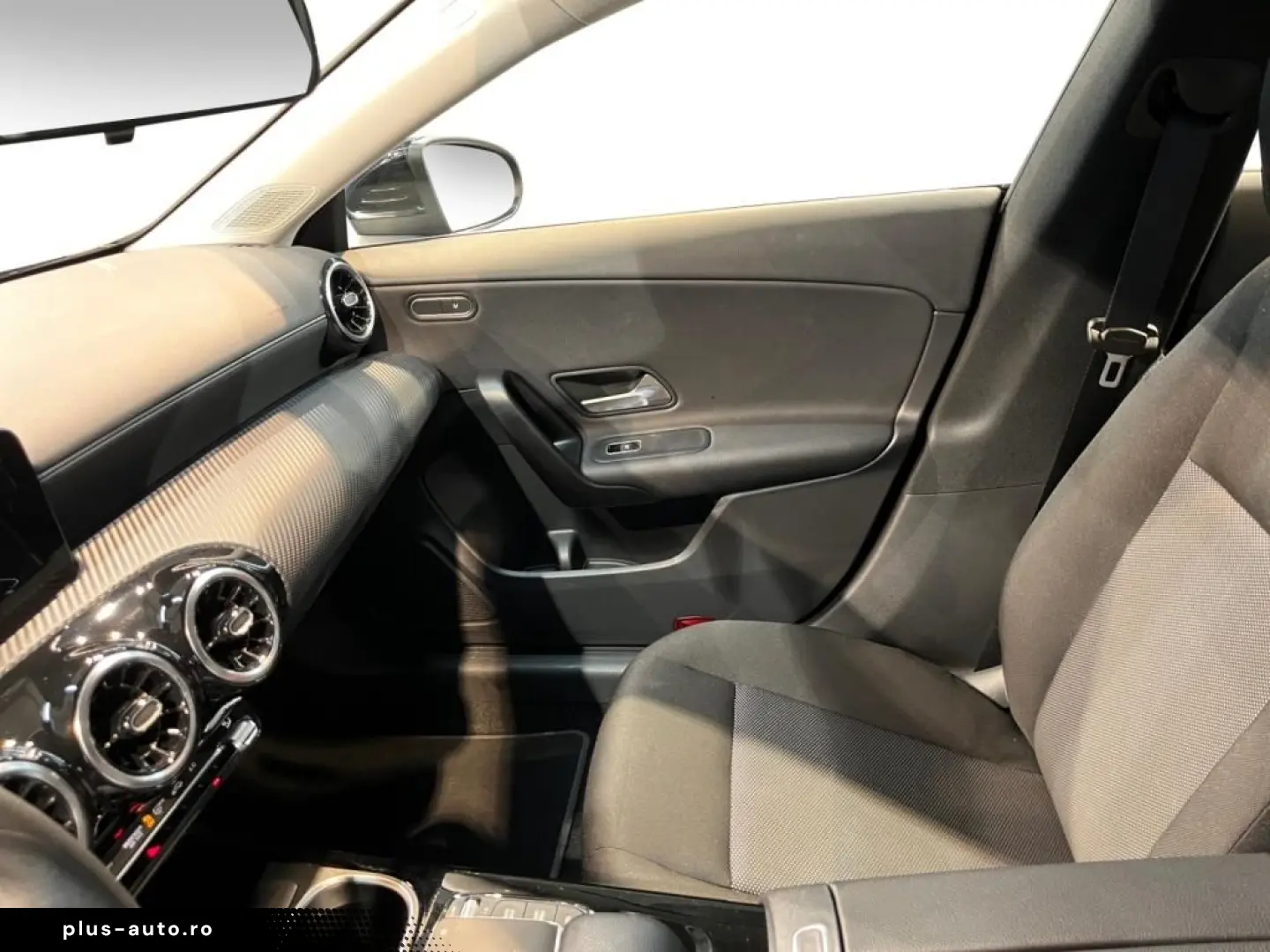 MERCEDES-BENZ CLA 180 d Coupe MBUX LED Navi AUT PTS SHZ