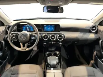 MERCEDES-BENZ CLA 180 d Coupe MBUX LED Navi AUT PTS SHZ