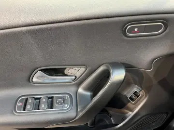 MERCEDES-BENZ CLA 180 d Coupe MBUX LED Navi AUT PTS SHZ