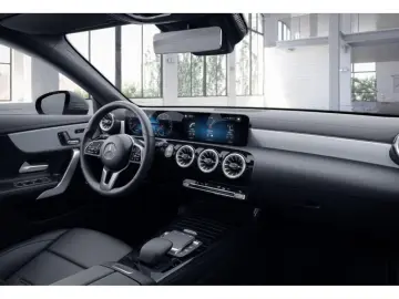 MERCEDES-BENZ CLA 180 Coupé Progressive LED Cam Pano Ambi