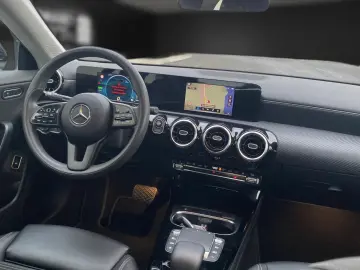 MERCEDES-BENZ CLA 250 e Kamera LED DigTacho Navi Leder DAB