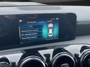 MERCEDES-BENZ CLA 250 e Kamera LED DigTacho Navi Leder DAB