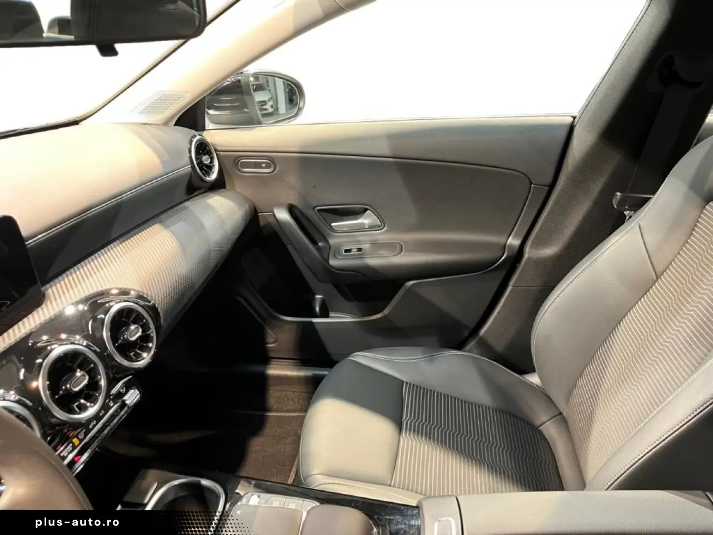 MERCEDES-BENZ CLA 250 e Coupe MBUX Navi AUT PTS Park-Assist