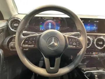 MERCEDES-BENZ CLA 250 e Coupe MBUX Navi AUT PTS Park-Assist