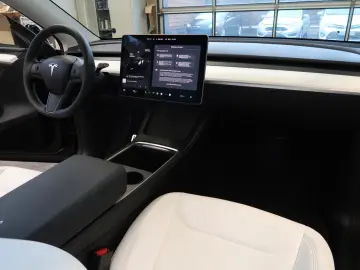 TESLA Model Y Performance Dual AWD