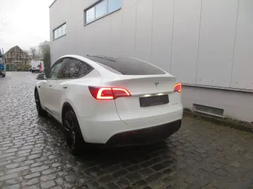 TESLA Model Y Long Range Dual AWD