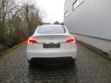 TESLA Model Y Long Range Dual AWD