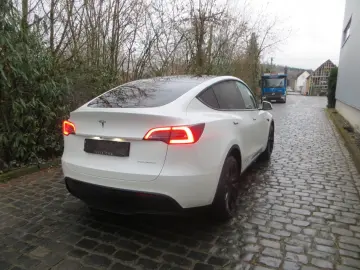 TESLA Model Y Long Range Dual AWD
