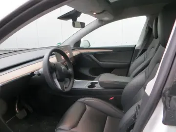 TESLA Model Y Long Range Dual AWD