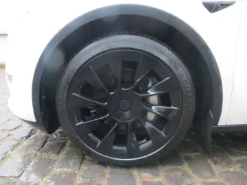 TESLA Model Y Long Range Dual AWD