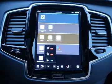 VOLVO XC90 T8 AWD Ultra Dark PANO HUD FOUR-C 360 B&W