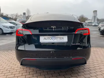 TESLA Model Y Performance Long Range