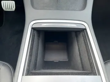 TESLA Model Y Performance Long Range