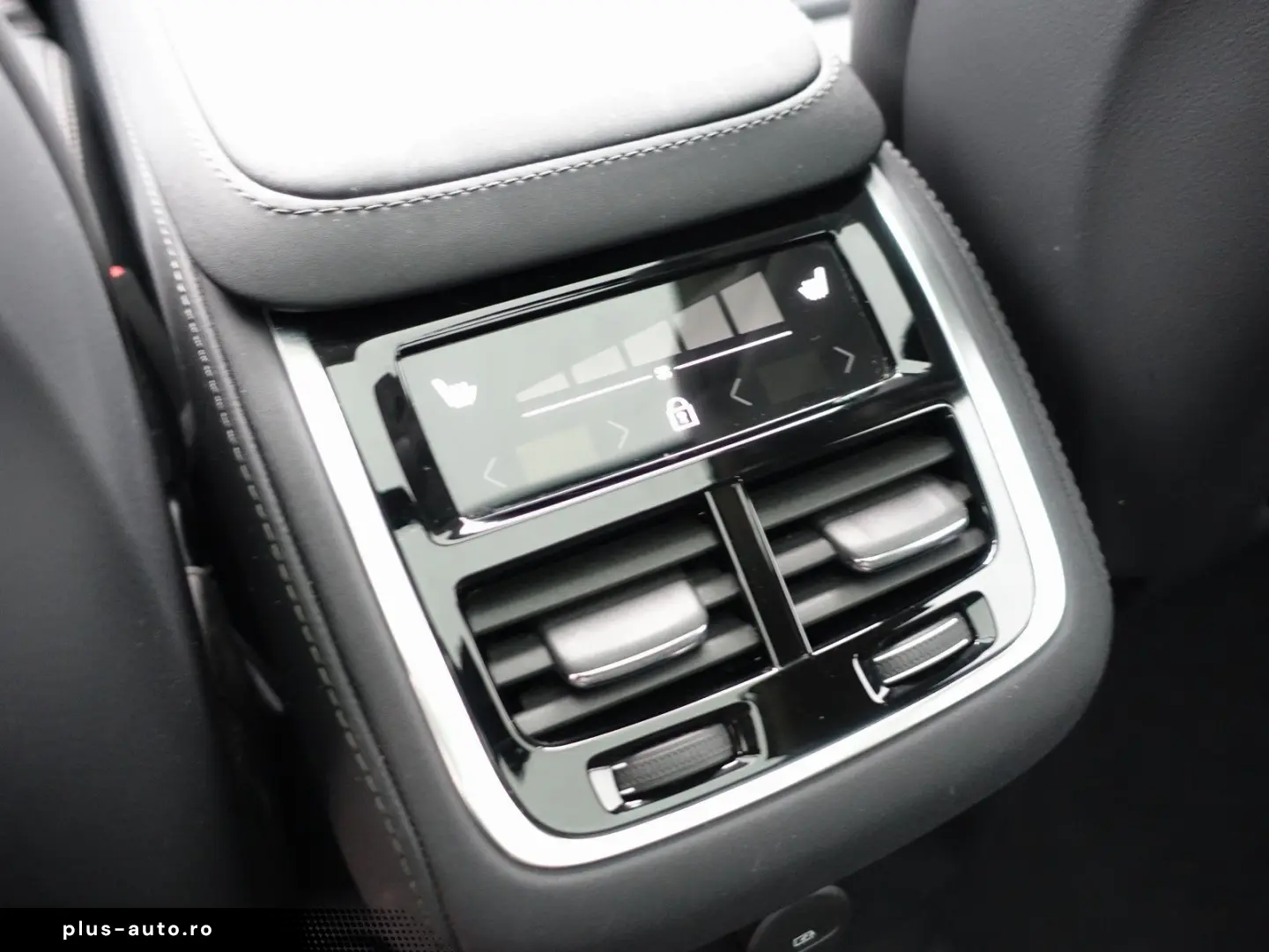 VOLVO XC90 Plus T8 AWD Plug-in Hybrid FourC AHK Pano