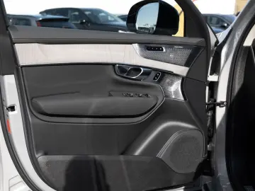 VOLVO XC90 2.0 Ultra Dark Recharge Plug-In Hybrid AWD