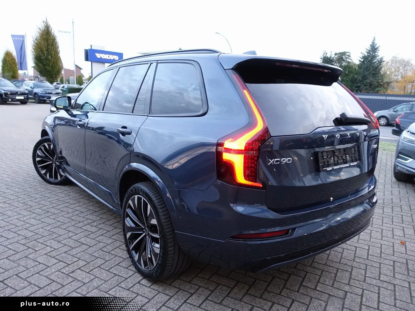 VOLVO XC90 T8 AWD Dark Plug-in Hybrid AHK FourC Pano