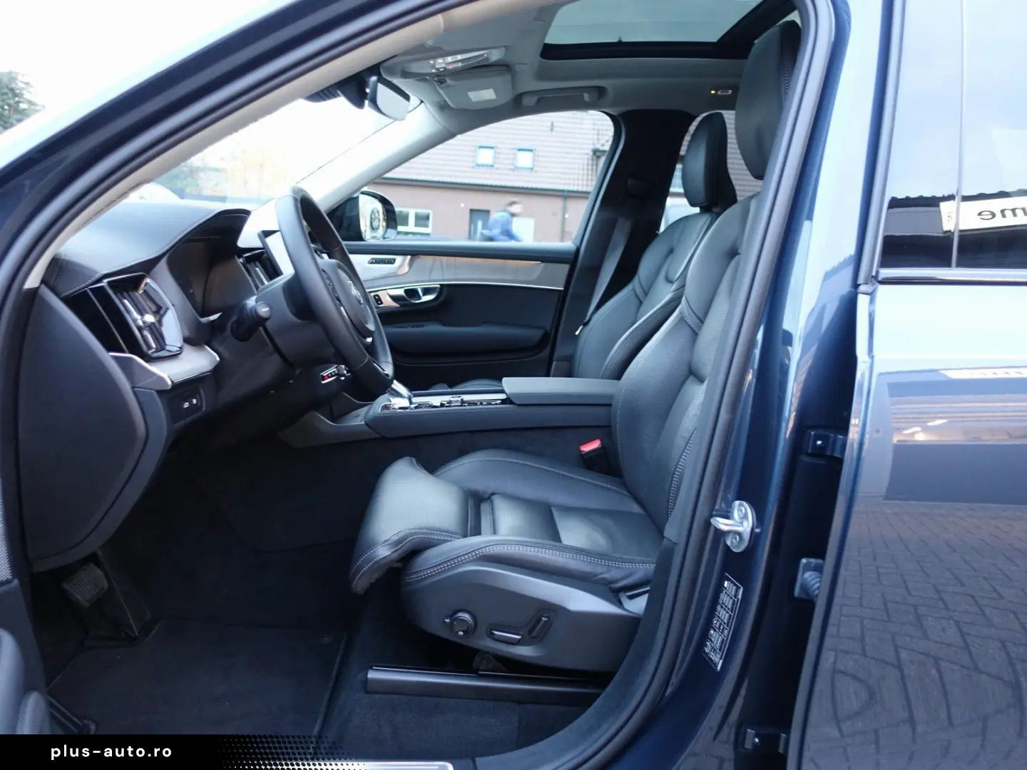 VOLVO XC90 T8 AWD Dark Plug-in Hybrid AHK FourC Pano