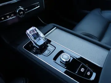 VOLVO XC90 T8 AWD Dark Plug-in Hybrid AHK FourC Pano