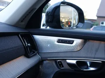 VOLVO XC90 T8 AWD Dark Plug-in Hybrid AHK FourC Pano