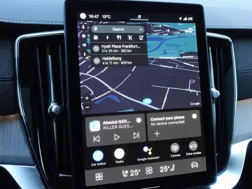 VOLVO XC90 T8 AWD Dark Plug-in Hybrid AHK FourC Pano