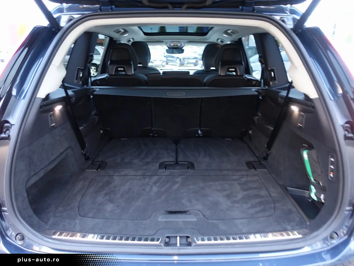 VOLVO XC90 T8 AWD Dark Plug-in Hybrid AHK FourC Pano