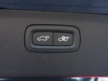 VOLVO XC90 T8 AWD Dark Plug-in Hybrid AHK FourC Pano