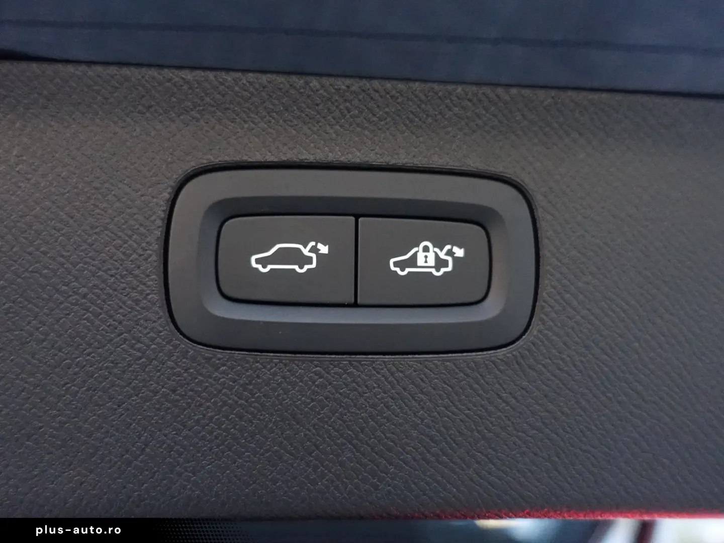 VOLVO XC90 T8 AWD Dark Plug-in Hybrid AHK FourC Pano