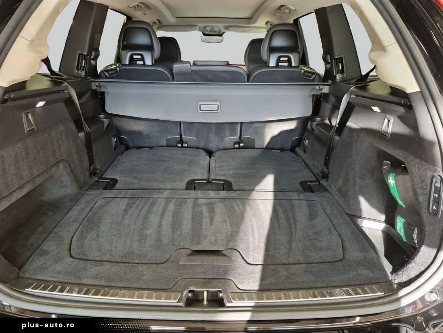 VOLVO XC90 T8 AWD Plug-in Hybrid Plus Dark Sound B&W