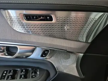 VOLVO XC90 T8 AWD Plug-in Hybrid Plus Dark Sound B&W