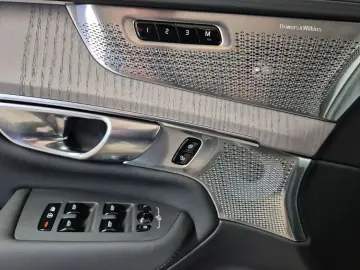 VOLVO XC90 T8 AWD Plug-in Hybrid Plus Dark Pano HuD