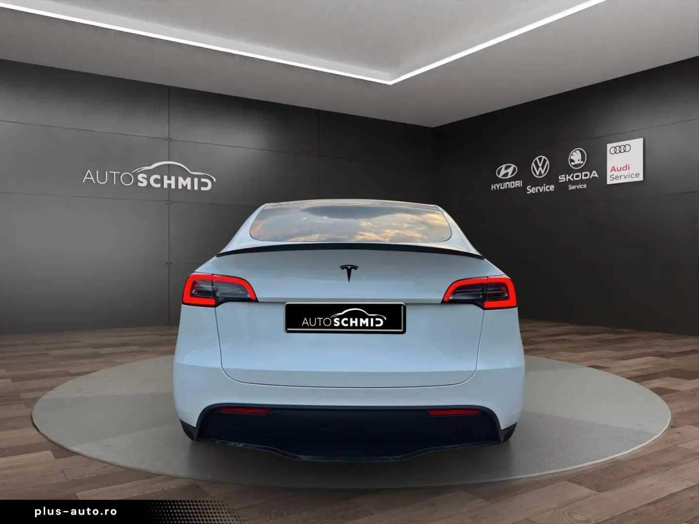 TESLA Model Y Long Range AWD NAVI ACC PANO 21