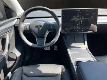 TESLA Model Y Long Range AWD NAVI ACC PANO 21