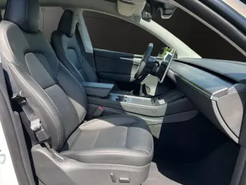 TESLA Model Y Long Range AWD NAVI ACC PANO 21